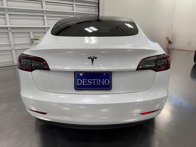 モデル３ スタンダードレンジプラス　２０２１年式／上海製造モデル／Ｉｎｔｅｌ　Ａｔｏｍ／オートパイロット／パノラマガラスルーフ／パワーシート／シートヒーター（11枚目）