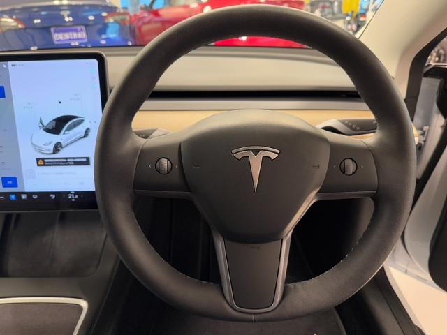 モデル３ スタンダードレンジプラス　２０２１年式／上海製造モデル／Ｉｎｔｅｌ　Ａｔｏｍ／オートパイロット／パノラマガラスルーフ／パワーシート／シートヒーター（15枚目）