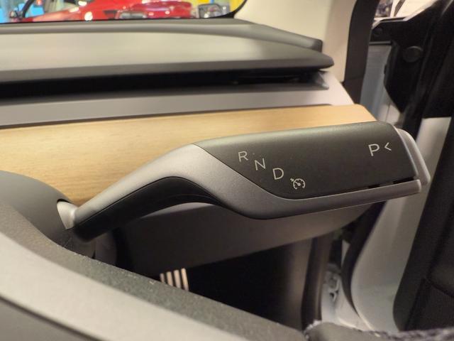 モデル３ スタンダードレンジプラス　２０２１年式／上海製造モデル／Ｉｎｔｅｌ　Ａｔｏｍ／オートパイロット／パノラマガラスルーフ／パワーシート／シートヒーター（18枚目）