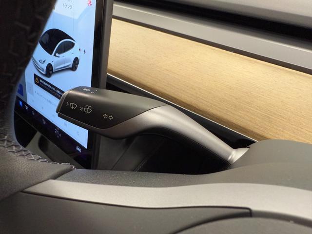 モデル３ スタンダードレンジプラス　２０２１年式／上海製造モデル／Ｉｎｔｅｌ　Ａｔｏｍ／オートパイロット／パノラマガラスルーフ／パワーシート／シートヒーター（19枚目）