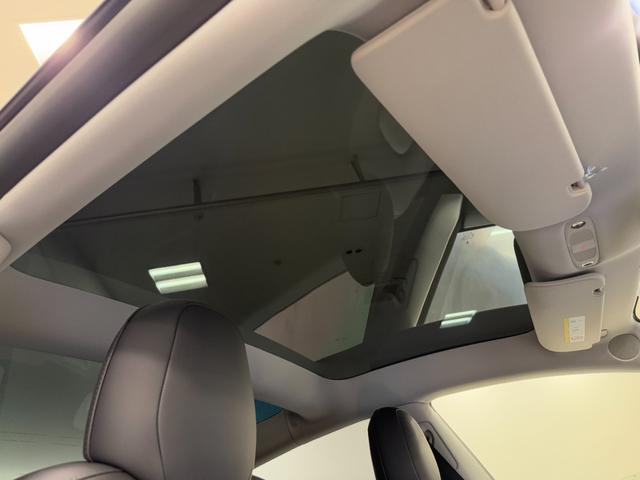 モデル３ スタンダードレンジプラス　２０２１年式／上海製造モデル／Ｉｎｔｅｌ　Ａｔｏｍ／オートパイロット／パノラマガラスルーフ／パワーシート／シートヒーター（26枚目）