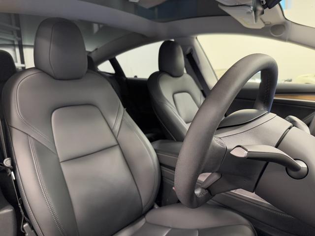 モデル３ スタンダードレンジプラス　２０２１年式／上海製造モデル／Ｉｎｔｅｌ　Ａｔｏｍ／オートパイロット／パノラマガラスルーフ／パワーシート／シートヒーター（28枚目）