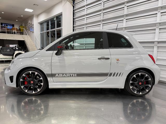アバルト５９５ コンペティツィオーネ　２０１９年式／正規ディーラ車／５速ＭＴ車／１４５ｐｓ／純正ホイール／ドラレコ／社外ディスプレイ（4枚目）
