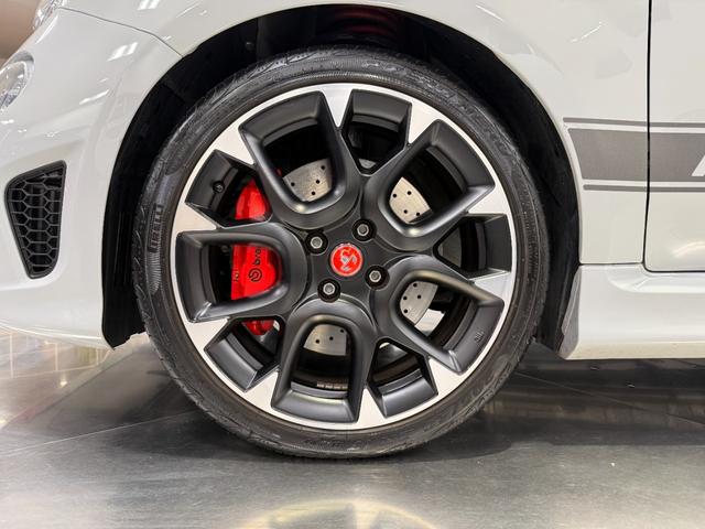 アバルト５９５ コンペティツィオーネ　２０１９年式／正規ディーラ車／５速ＭＴ車／１４５ｐｓ／純正ホイール／ドラレコ／社外ディスプレイ（5枚目）