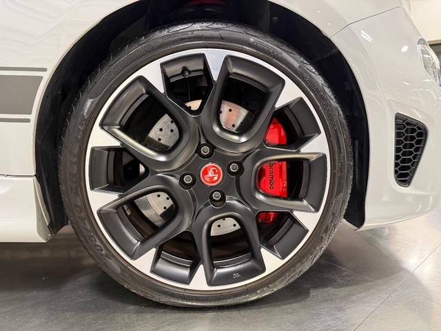 アバルト５９５ コンペティツィオーネ　２０１９年式／正規ディーラ車／５速ＭＴ車／１４５ｐｓ／純正ホイール／ドラレコ／社外ディスプレイ（8枚目）