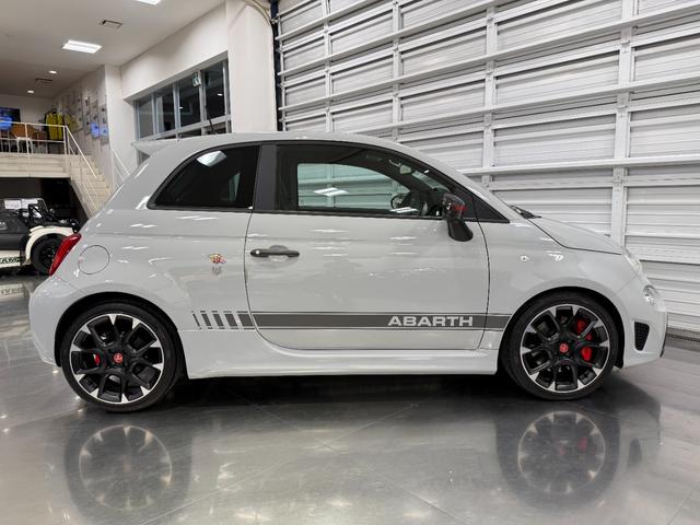 アバルト５９５ コンペティツィオーネ　２０１９年式／正規ディーラ車／５速ＭＴ車／１４５ｐｓ／純正ホイール／ドラレコ／社外ディスプレイ（9枚目）