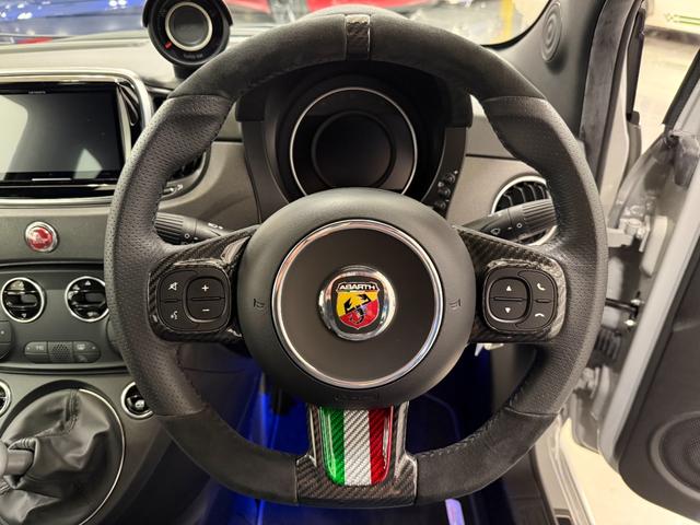 アバルト５９５ コンペティツィオーネ　２０１９年式／正規ディーラ車／５速ＭＴ車／１４５ｐｓ／純正ホイール／ドラレコ／社外ディスプレイ（15枚目）