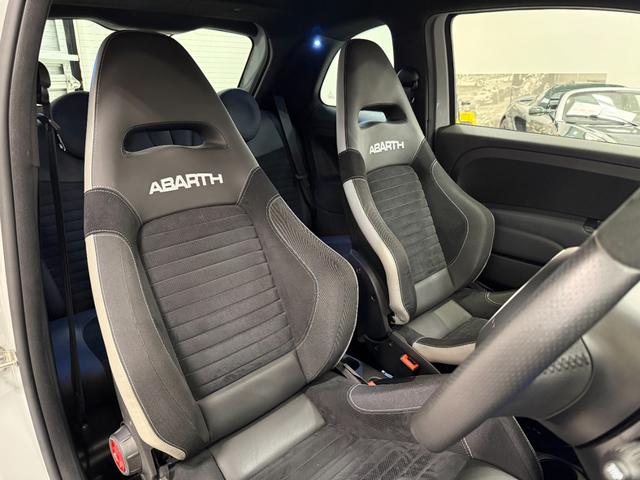 アバルト５９５ コンペティツィオーネ　２０１９年式／正規ディーラ車／５速ＭＴ車／１４５ｐｓ／純正ホイール／ドラレコ／社外ディスプレイ（30枚目）