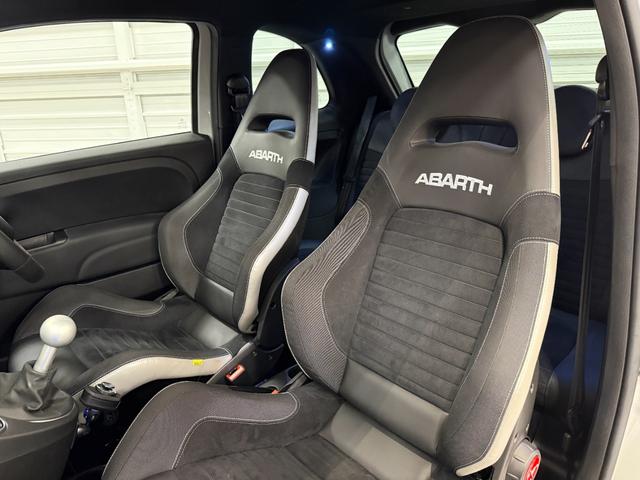 アバルト５９５ コンペティツィオーネ　２０１９年式／正規ディーラ車／５速ＭＴ車／１４５ｐｓ／純正ホイール／ドラレコ／社外ディスプレイ（31枚目）