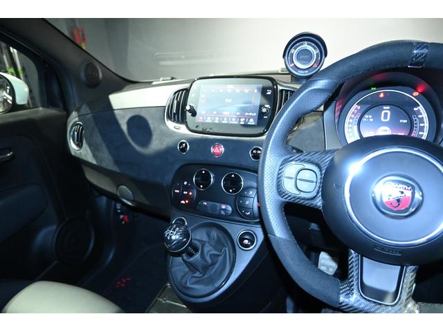 アバルト695 エッセエッセ ベースグレード 専用シート アクラポマフラー ドラレコ ETC(16枚目)