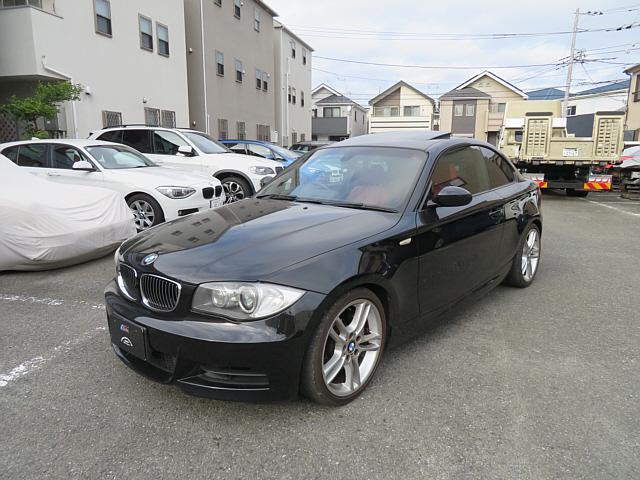 １シリーズ １３５ｉ　１３５ｉ（４名）Ｍパフォーマンスマフラー　ショートシフト　アクティブステアリング　アダプティブコーナリングライト　サンルーフ（3枚目）