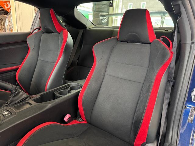 ８６ ＧＴ　ＶＡＲＩＳフロントバンパー＋サイドステップ　Ｃ－ＷＥＳＴフロントフェンダー　プロコンポジット　ＧＴ　ＷＩＮＧ　ＧｏｏｄＧｕｎボンネット　ＢＬＩＴＺ車高調　ＲＡＹＳ１８インチアルミ　ＧＲｅｄｄｙマフラー（8枚目）