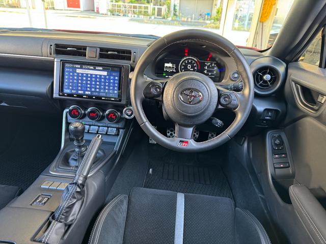 GR86 RZ GRエアロ GRマフラー HKSハイパーマックスIVGT車高調 WORKエモーション19インチアルミ 地デジフルセグSDナビ(9インチ) バックカメラ ETC ドライブレコーダー(3枚目)