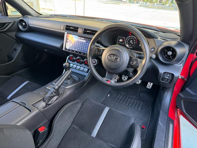 GR86 RZ GRエアロ GRマフラー HKSハイパーマックスIVGT車高調 WORKエモーション19インチアルミ 地デジフルセグSDナビ(9インチ) バックカメラ ETC ドライブレコーダー(5枚目)