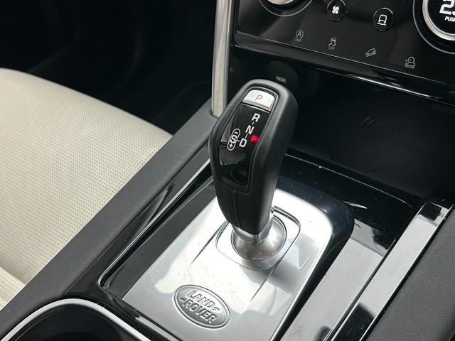 ディスカバリースポーツ Ｓ　２００ＰＳ　５人乗り　９速オートマ　ベージュレザーシート＆ヒーター　ナビ　サラウンドカメラ　シグネチャーＬＥＤライト　液晶メーター　デジタルインナーミラー　スマートキー　ブラインドアシスト　ワイヤレスチャージング　ドラレコ　電動ゲート（11枚目）