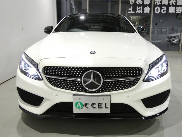 シングルルーバーが備わるダイヤモンドラジエーターグリルを採用することでスポーティーさと優雅さを強調したフロントマスク！