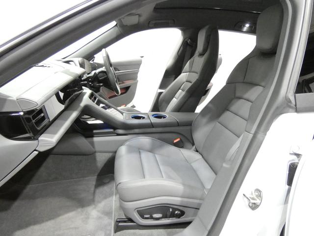 タイカンクロスツーリスモ タイカン　４クロスツーリスモ　スポーツクロノパッケージ　ＡＣＣ　パノラマルーフ　スポーツクロノ＆オフロードデザインパッケージ　レーンアシスト　純正ナビ　パーキングサポート付サラウンドカメラ　電動テールゲート　ＬＥＤヘッドライト　ＯＰ２０インチＡＷ　後期型（7枚目）