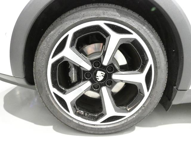 タイカンクロスツーリスモ タイカン　４クロスツーリスモ　スポーツクロノパッケージ　ＡＣＣ　パノラマルーフ　スポーツクロノ＆オフロードデザインパッケージ　レーンアシスト　純正ナビ　パーキングサポート付サラウンドカメラ　電動テールゲート　ＬＥＤヘッドライト　ＯＰ２０インチＡＷ　後期型（44枚目）