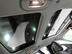 �ѥΥ�ߥå����饤�ǥ��󥰥롼�դ����売��Υ��饹�ǹ�������Ƥ��ꡢ��Ⱦ��ʬ�ϳ��Ĳ�ǽ�Ǥ��� 4