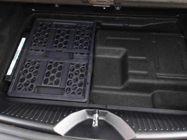 Ｃクラス Ｃ１８０カブリオレスポーツレザエクスクルシブパッケジ　認定保証２年・禁煙車・レーダーセーフティパッケージ・アンビエントライト・レザーエクスクルーシブパッケージ・エアボディコントロールサスペンション・ダイヤモンドホワイト・（２００１）（57枚目）