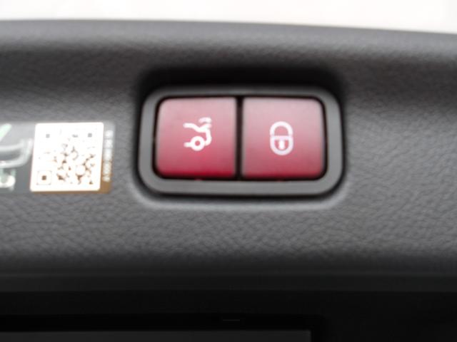 Ｃクラス Ｃ２２０ｄアバンギャルド　ＡＭＧラインパッケージ　認定保証２年・パノラミックルーフ・セーフティビジョンパッケージ・３６０度カメラ・ヘッドアップディスプレイ・フットトランクオープナー・アンビエントライト・（２５０１）（49枚目）