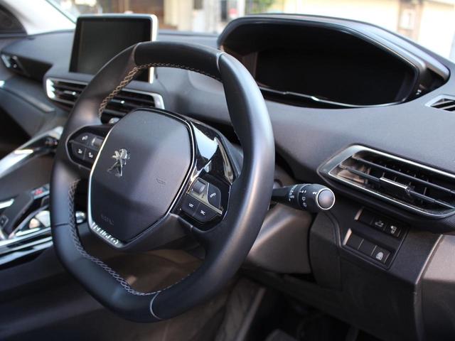 アリュール 禁煙車 ファーストクラスパッケージ 360度ビジョン パノラミックサンルーフ メモリー付電動シート フルLEDヘッドライト 8インチPeugeotミラースクリーン パワーバックドア 純正18AW(24枚目)