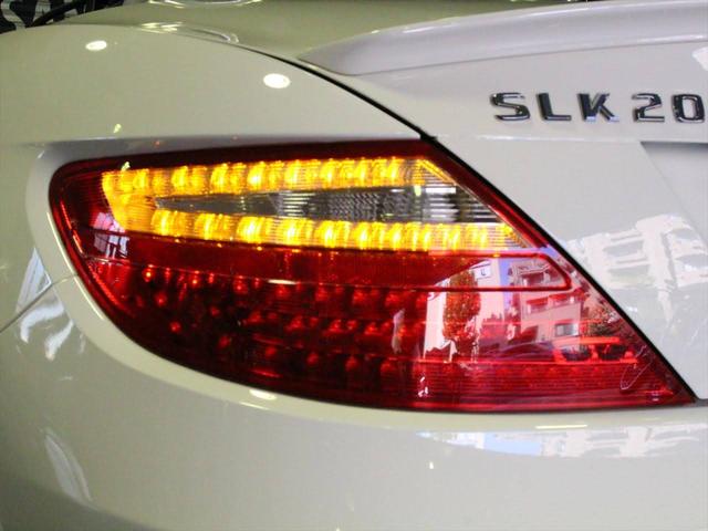 ＳＬＫ ＳＬＫ２００ブルーエフィシェンシー　トレンド　禁煙車　レザーパッケージ　エアスカーフ　本革シート　シートヒーター　トランクリッドスポイラーリップ　バイキセノンヘッドライト　ＬＥＤリアコンビネーションランプ　パドルシフト　ＣＯＭＡＮＤシステム（72枚目）