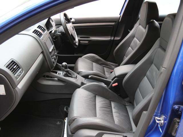 ゴルフ Ｒ３２　禁煙車　ＨＤＤナビゲーション　フルセグＴＶ　レザーシート　シートヒーター　レーダー探知機　クルーズコントロール　バイキセノンヘッドライト　ツインエキゾーストパイプ　専用ブレーキキャリパー　純正１８ＡＷ（50枚目）