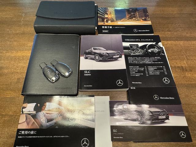 ＳＬＣ ＳＬＣ２００　スポーツ　禁煙車　マジックスカイコントロールパノラミックバリオルーフ　パナメリカーナグリル　カーボンミラートランクカーボンスポイラー　レーダーセーフティパッケージ　ハイグロスブラック１８ＡＷ　ドライブレコーダー（2枚目）