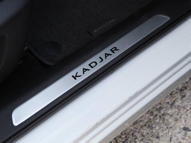 カジャー インテンス　禁煙車　フルＬＥＤヘッドライト　イージーパーキングアシスト　レザーシート　シートヒーター　ドライブレコーダー　レーダー探知機　クルーズコントロール　エマージェンシーブレーキサポート　後側方車両検知警報（42枚目）