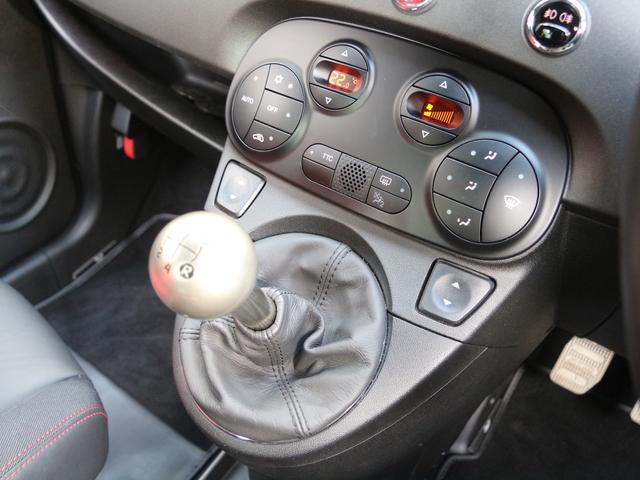 アバルト595 コンペティツィオーネ 禁煙車 7V型ワイドVGA地上デジタルTVナビ バックカメラ 純正オプションドライブレコーダー アームレスト キセノンヘッドライト ブレンボ製4ポッドフロントブレーキキャリパー 純正17インチAW(12枚目)