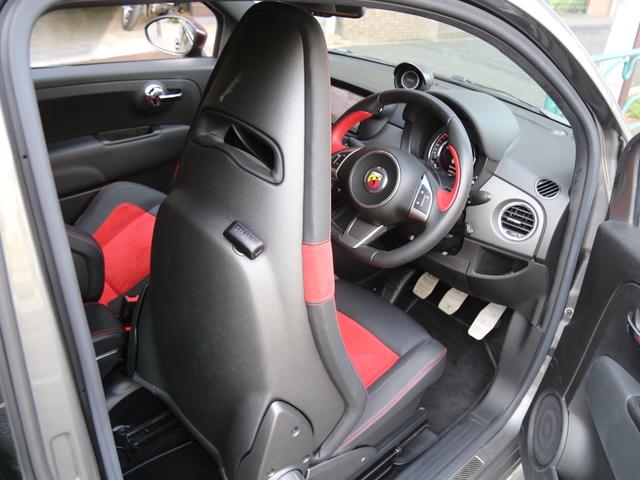 アバルト595 コンペティツィオーネ 禁煙車 7V型ワイドVGA地上デジタルTVナビ バックカメラ 純正オプションドライブレコーダー アームレスト キセノンヘッドライト ブレンボ製4ポッドフロントブレーキキャリパー 純正17インチAW(42枚目)