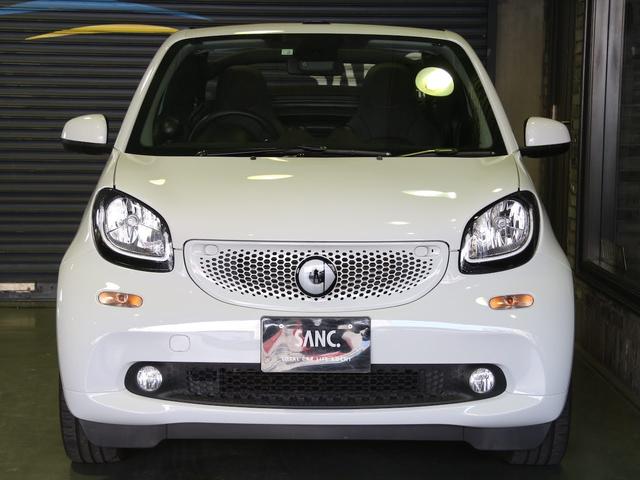 スマートフォーツーカブリオ ホワイトブラウン エディション 禁煙 ストラーダ製9インチフローティングナビ フルセグTV DVD再生 Bカメ 黒茶ハーフレザーシート シートヒーター ブラウンダッシュボード&ドアトリム 全国30台限定(8枚目)