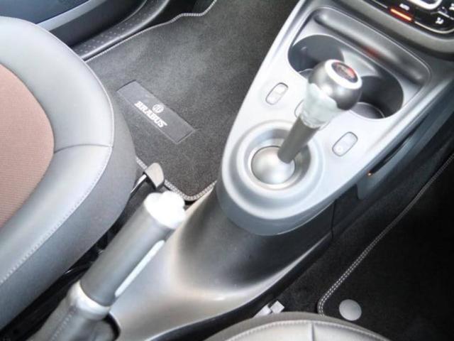 スマートフォーツーカブリオ ホワイトブラウン エディション 禁煙 ストラーダ製9インチフローティングナビ フルセグTV DVD再生 Bカメ 黒茶ハーフレザーシート シートヒーター ブラウンダッシュボード&ドアトリム 全国30台限定(15枚目)