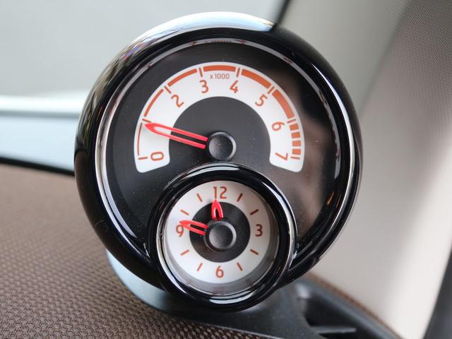 スマートフォーツーカブリオ ホワイトブラウン エディション 禁煙 ストラーダ製9インチフローティングナビ フルセグTV DVD再生 Bカメ 黒茶ハーフレザーシート シートヒーター ブラウンダッシュボード&ドアトリム 全国30台限定(31枚目)