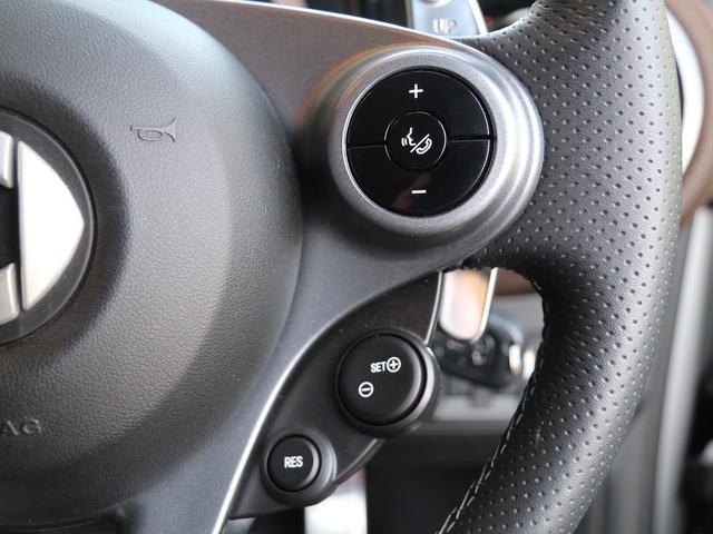 スマートフォーツーカブリオ ホワイトブラウン エディション 禁煙 ストラーダ製9インチフローティングナビ フルセグTV DVD再生 Bカメ 黒茶ハーフレザーシート シートヒーター ブラウンダッシュボード&ドアトリム 全国30台限定(33枚目)