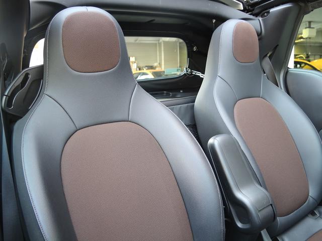 スマートフォーツーカブリオ ホワイトブラウン エディション 禁煙 ストラーダ製9インチフローティングナビ フルセグTV DVD再生 Bカメ 黒茶ハーフレザーシート シートヒーター ブラウンダッシュボード&ドアトリム 全国30台限定(41枚目)