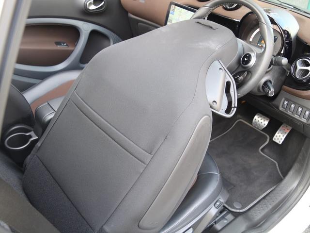 スマートフォーツーカブリオ ホワイトブラウン エディション 禁煙 ストラーダ製9インチフローティングナビ フルセグTV DVD再生 Bカメ 黒茶ハーフレザーシート シートヒーター ブラウンダッシュボード&ドアトリム 全国30台限定(45枚目)