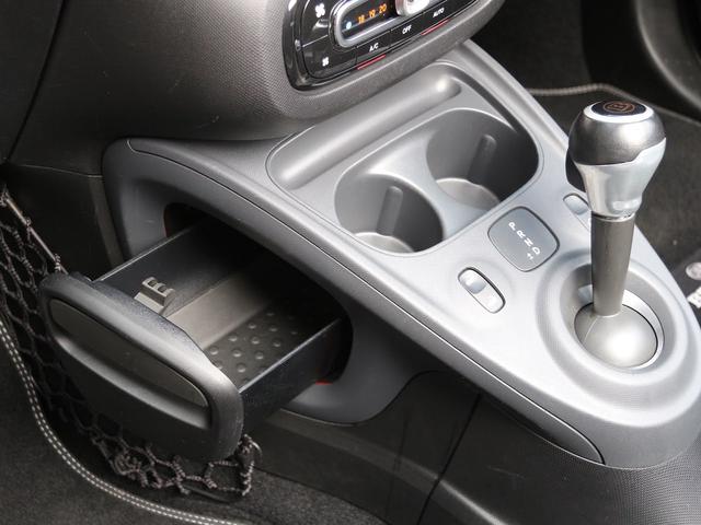 スマートフォーツーカブリオ ホワイトブラウン エディション 禁煙 ストラーダ製9インチフローティングナビ フルセグTV DVD再生 Bカメ 黒茶ハーフレザーシート シートヒーター ブラウンダッシュボード&ドアトリム 全国30台限定(48枚目)