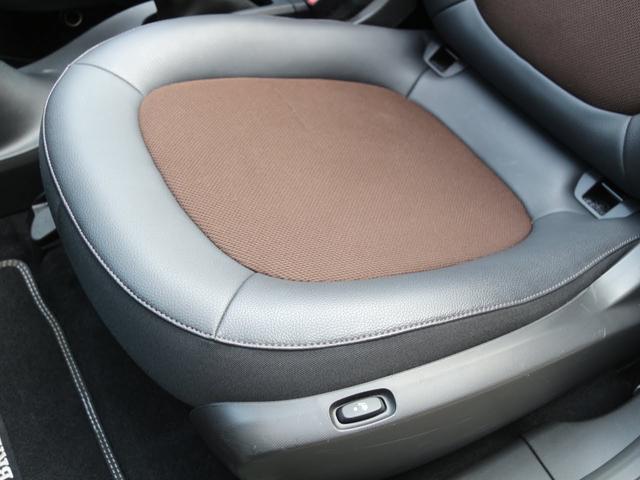 スマートフォーツーカブリオ ホワイトブラウン エディション 禁煙 ストラーダ製9インチフローティングナビ フルセグTV DVD再生 Bカメ 黒茶ハーフレザーシート シートヒーター ブラウンダッシュボード&ドアトリム 全国30台限定(50枚目)