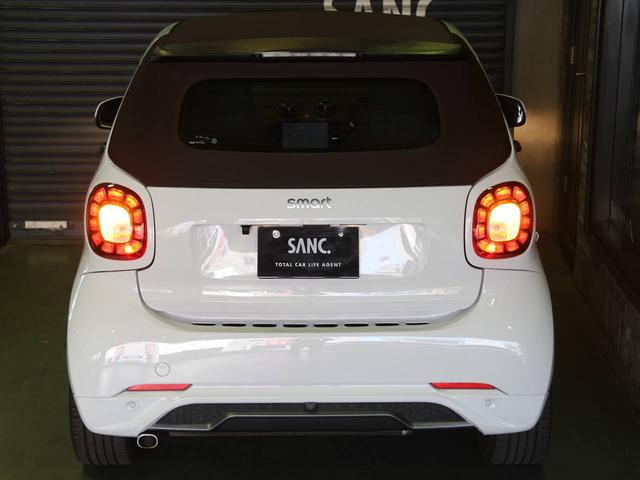 スマートフォーツーカブリオ ホワイトブラウン エディション 禁煙 ストラーダ製9インチフローティングナビ フルセグTV DVD再生 Bカメ 黒茶ハーフレザーシート シートヒーター ブラウンダッシュボード&ドアトリム 全国30台限定(64枚目)