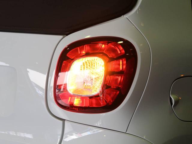 スマートフォーツーカブリオ ホワイトブラウン エディション 禁煙 ストラーダ製9インチフローティングナビ フルセグTV DVD再生 Bカメ 黒茶ハーフレザーシート シートヒーター ブラウンダッシュボード&ドアトリム 全国30台限定(66枚目)