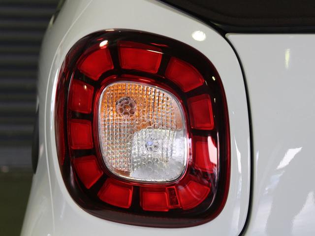 スマートフォーツーカブリオ ホワイトブラウン エディション 禁煙 ストラーダ製9インチフローティングナビ フルセグTV DVD再生 Bカメ 黒茶ハーフレザーシート シートヒーター ブラウンダッシュボード&ドアトリム 全国30台限定(67枚目)