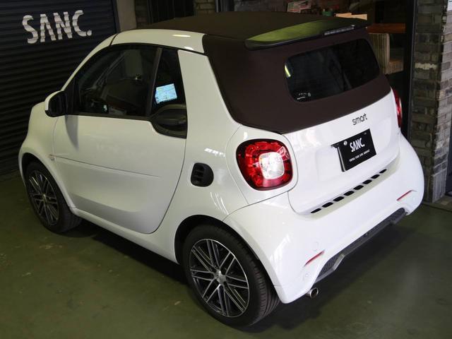 スマートフォーツーカブリオ ホワイトブラウン エディション 禁煙 ストラーダ製9インチフローティングナビ フルセグTV DVD再生 Bカメ 黒茶ハーフレザーシート シートヒーター ブラウンダッシュボード&ドアトリム 全国30台限定(75枚目)