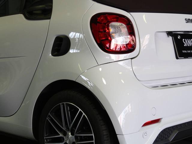 スマートフォーツーカブリオ ホワイトブラウン エディション 禁煙 ストラーダ製9インチフローティングナビ フルセグTV DVD再生 Bカメ 黒茶ハーフレザーシート シートヒーター ブラウンダッシュボード&ドアトリム 全国30台限定(76枚目)