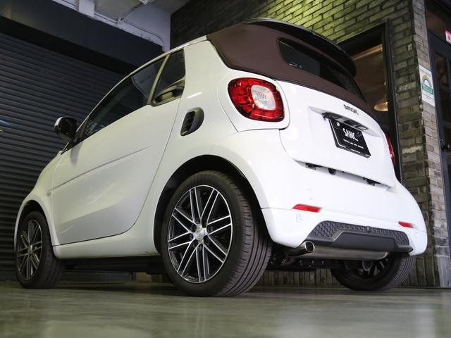 スマートフォーツーカブリオ ホワイトブラウン エディション 禁煙 ストラーダ製9インチフローティングナビ フルセグTV DVD再生 Bカメ 黒茶ハーフレザーシート シートヒーター ブラウンダッシュボード&ドアトリム 全国30台限定(80枚目)