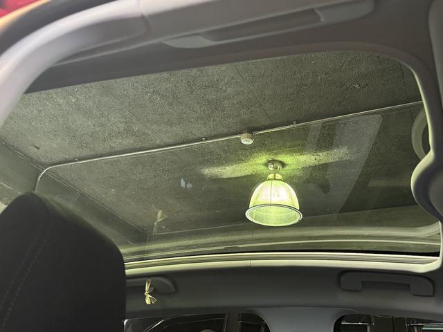 308 アリュール ブルーHDi スペシャルエディション 限定車 禁煙車 パノラミックガラスルーフ Peugeotミラースクリーン リアビューカメラ DENON製HiFiオーディオ LEDヘッドライト 専用17インチアロイホイール レーンキープアシスト(3枚目)