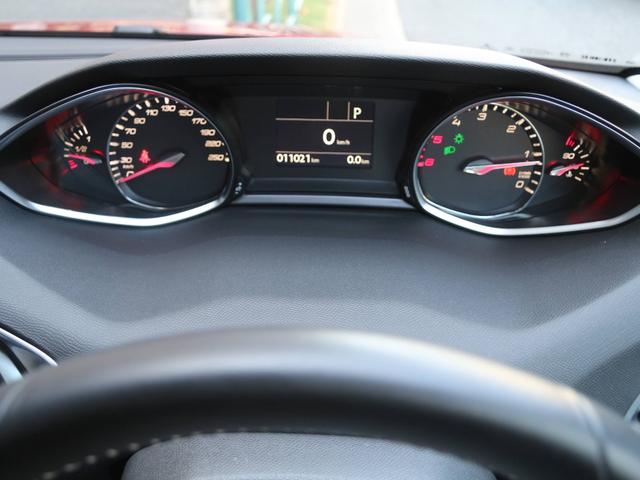 308 アリュール ブルーHDi スペシャルエディション 限定車 禁煙車 パノラミックガラスルーフ Peugeotミラースクリーン リアビューカメラ DENON製HiFiオーディオ LEDヘッドライト 専用17インチアロイホイール レーンキープアシスト(6枚目)