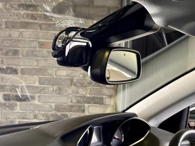 308 アリュール ブルーHDi スペシャルエディション 限定車 禁煙車 パノラミックガラスルーフ Peugeotミラースクリーン リアビューカメラ DENON製HiFiオーディオ LEDヘッドライト 専用17インチアロイホイール レーンキープアシスト(11枚目)