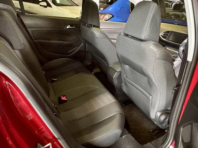 308 アリュール ブルーHDi スペシャルエディション 限定車 禁煙車 パノラミックガラスルーフ Peugeotミラースクリーン リアビューカメラ DENON製HiFiオーディオ LEDヘッドライト 専用17インチアロイホイール レーンキープアシスト(12枚目)